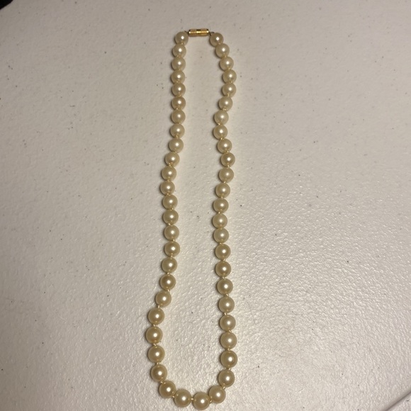 Faux Pearl Necklace - Picture 4 of 5